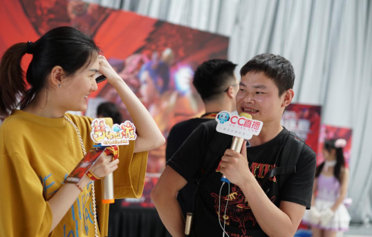 梦幻红人李永生现身群雄逐鹿争霸赛 现场引万人瞩目