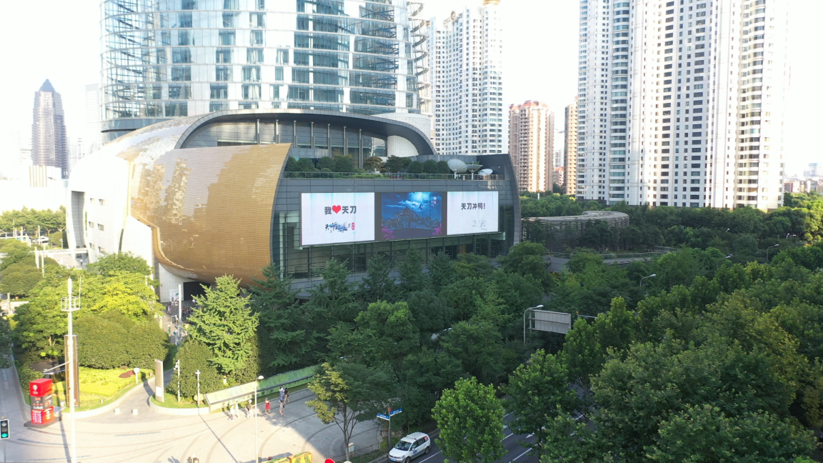 上海中心大屏都挡不住天刀手游的高清画质！